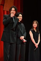 左から山崎賢人、吉沢亮、橋本環奈。