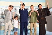 左から中尾明慶、宮崎莉里沙、杉野遥亮、綱啓永、遠藤憲一。