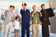 左から中尾明慶、宮崎莉里沙、杉野遥亮、綱啓永、遠藤憲一。