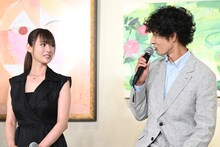 左から深田恭子、上杉柊平。