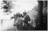 姫田忠義（右）