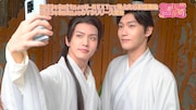 中国ドラマ「三番目の花婿~Choice Husband~」メイキング映像より、ライリー・ワン(左)とシン・ジャオリン(右)。