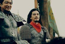 要潤演じる騰。