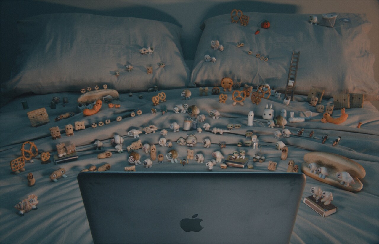 マーベル作品オマージュも、手作業で作り上げた映画美術に迫る「マルセル」メイキング