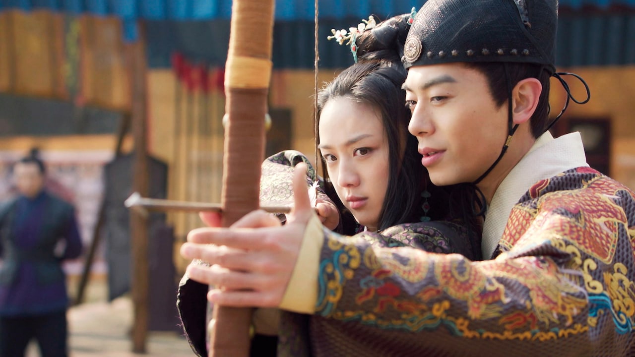 中国ドラマ「大明皇妃 -Empress of the Ming-」より、チュウ・ヤーウェン演じる朱瞻基（右）。(c)2019 Zhejiang Tianmao Technology Co., Ltd. & Zhejiang Tianmao Network Co., Ltd. & Youku Information Technology (Beijing) Co., Ltd. & Zhejiang Haoku Film&TV Co., Ltd. & Khorgos Yuekai Film&TV Co., Ltd.