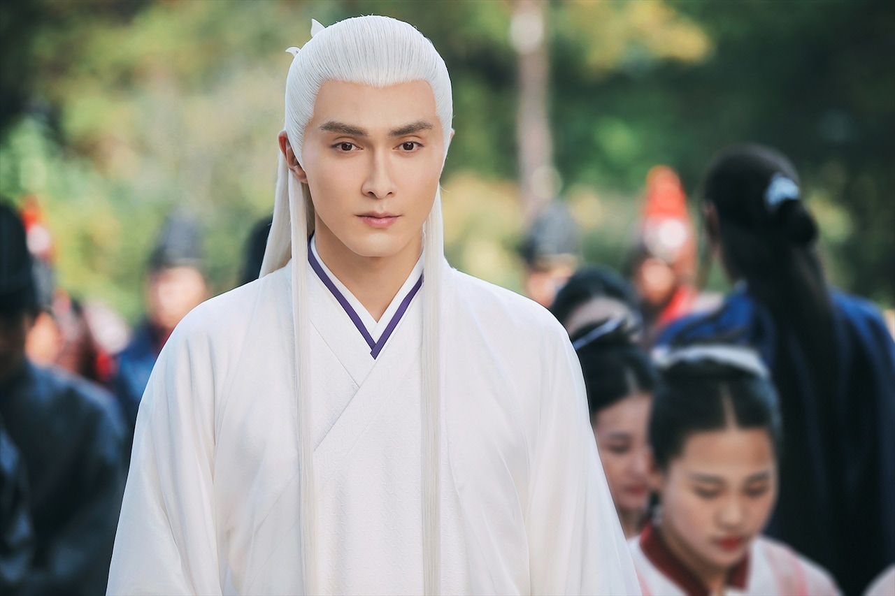 中国ドラマ「夢幻の桃花～三生三世枕上書～」より、ガオ・ウェイグァン演じる東華帝君（とうかていくん）。(c)2020 Tencent Penguin Pictures(Shanghai) Co.,Ltd