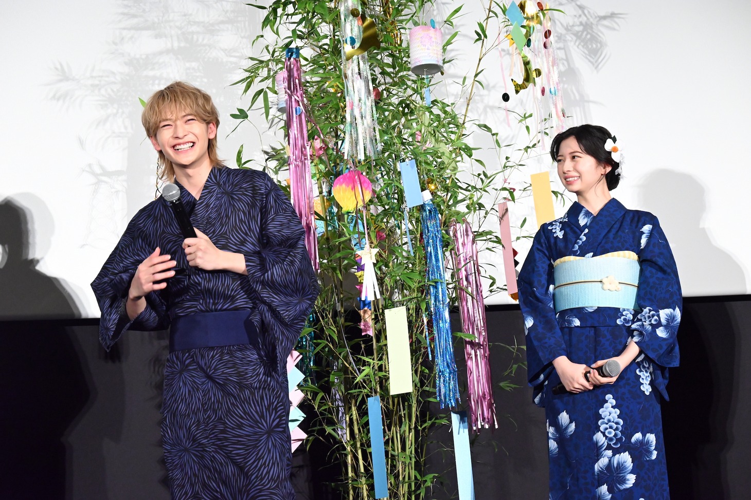 「交換ウソ日記」公開初日舞台挨拶の様子。