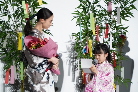 左から清原果耶、 加藤柚凪。