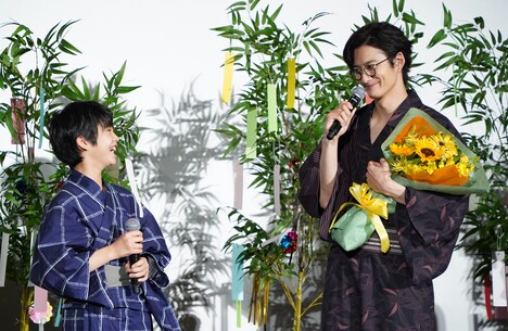 左から柊木陽太、岡田将生。