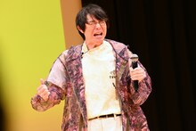 「サイコゥ!!サイコゥ!!サイコゥ!!」を披露する水川かたまり。