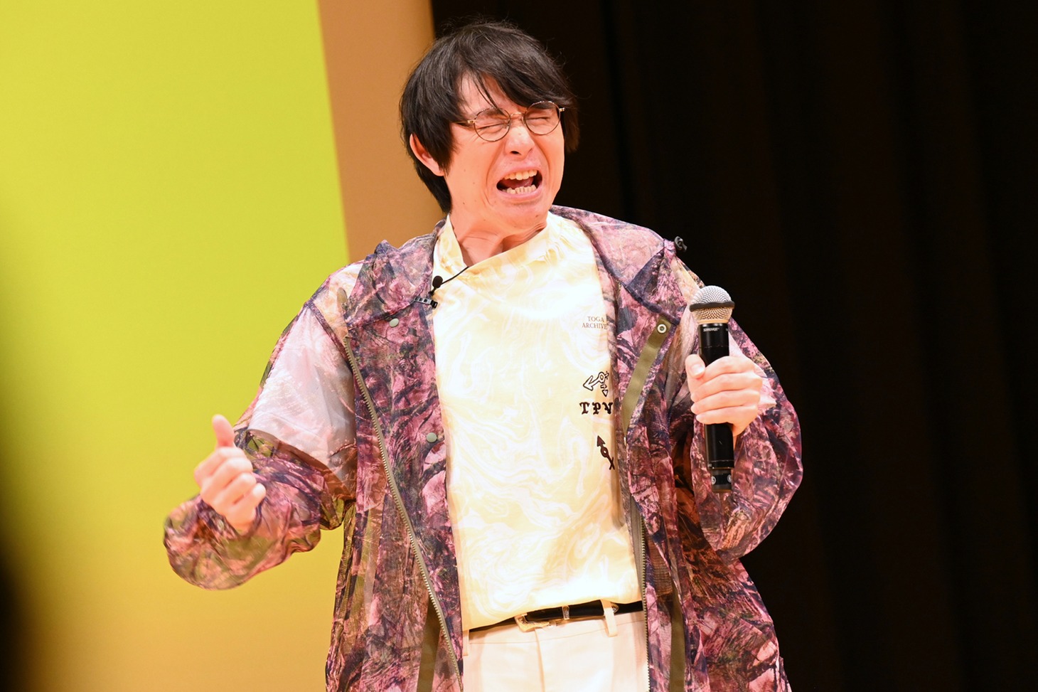 「サイコゥ!! サイコゥ!! サイコゥ!!」を披露する水川かたまり。