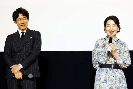 「こんにちは、母さん」舞台挨拶の様子。左から大泉洋、吉永小百合。