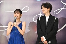 「キリエのうた」完成報告イベントの様子。左からアイナ・ジ・エンド、松村北斗。