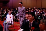 長澤まさみ(中央)