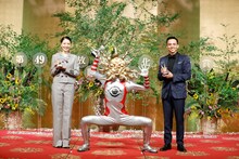 左から長澤まさみ、TAROMAN、満島真之介。