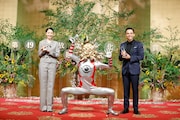 左から長澤まさみ、TAROMAN、満島真之介。