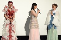 左から詩羽、吉岡里帆、松本まりか。