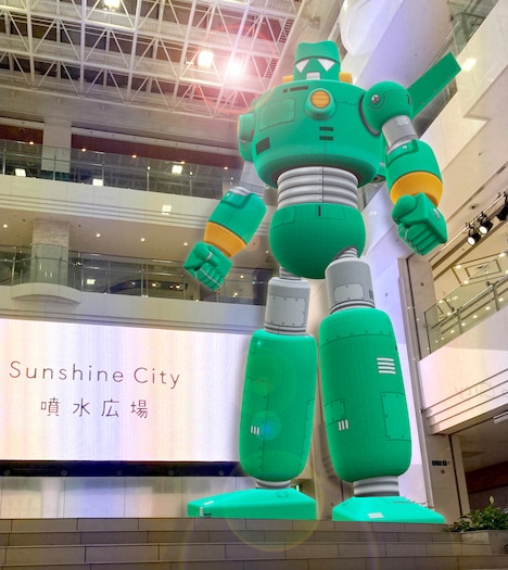 カンタム・ロボの展示イメージ。