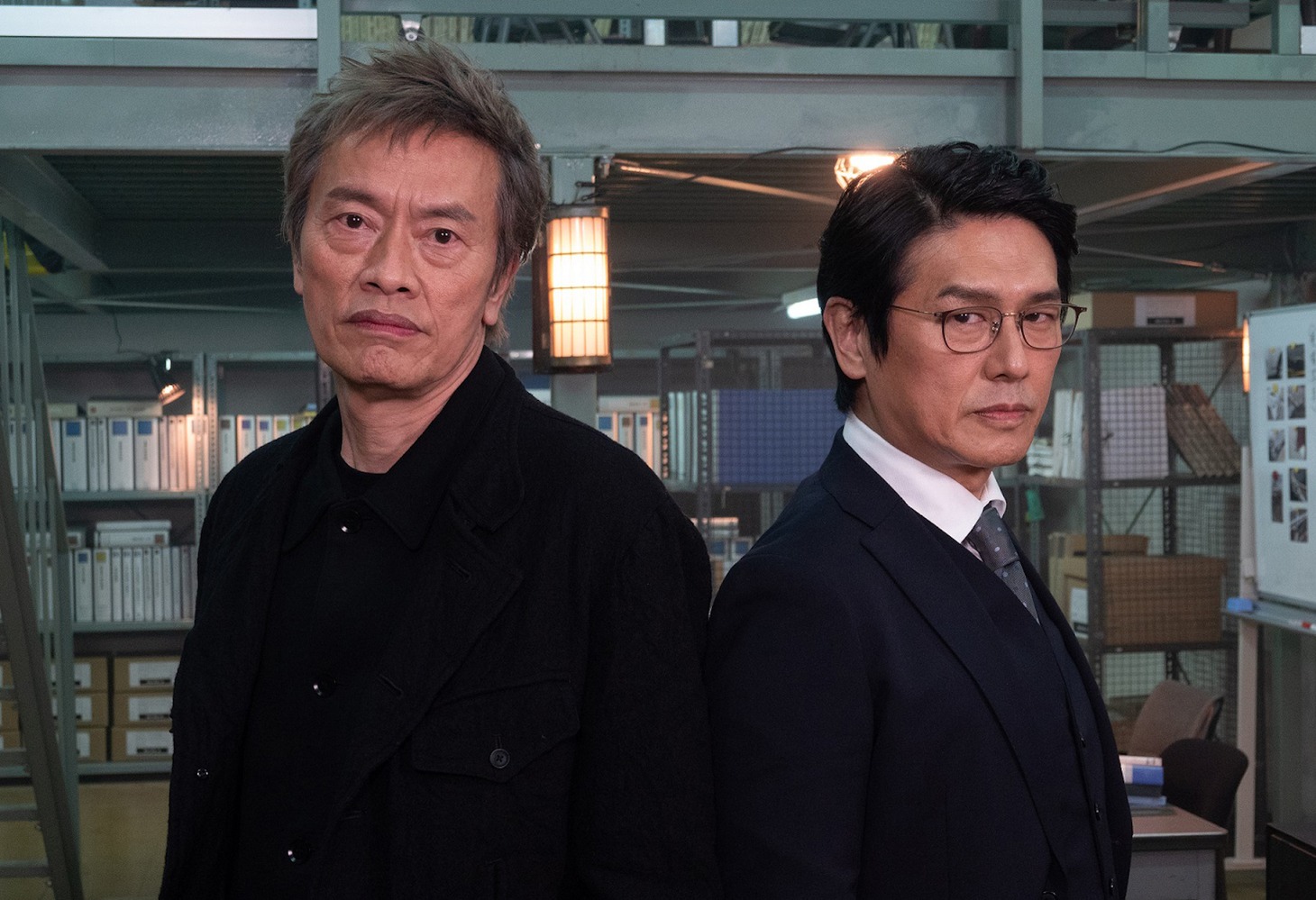 左から沖田大輝役の遠藤憲一、西川大和役の高橋克典。