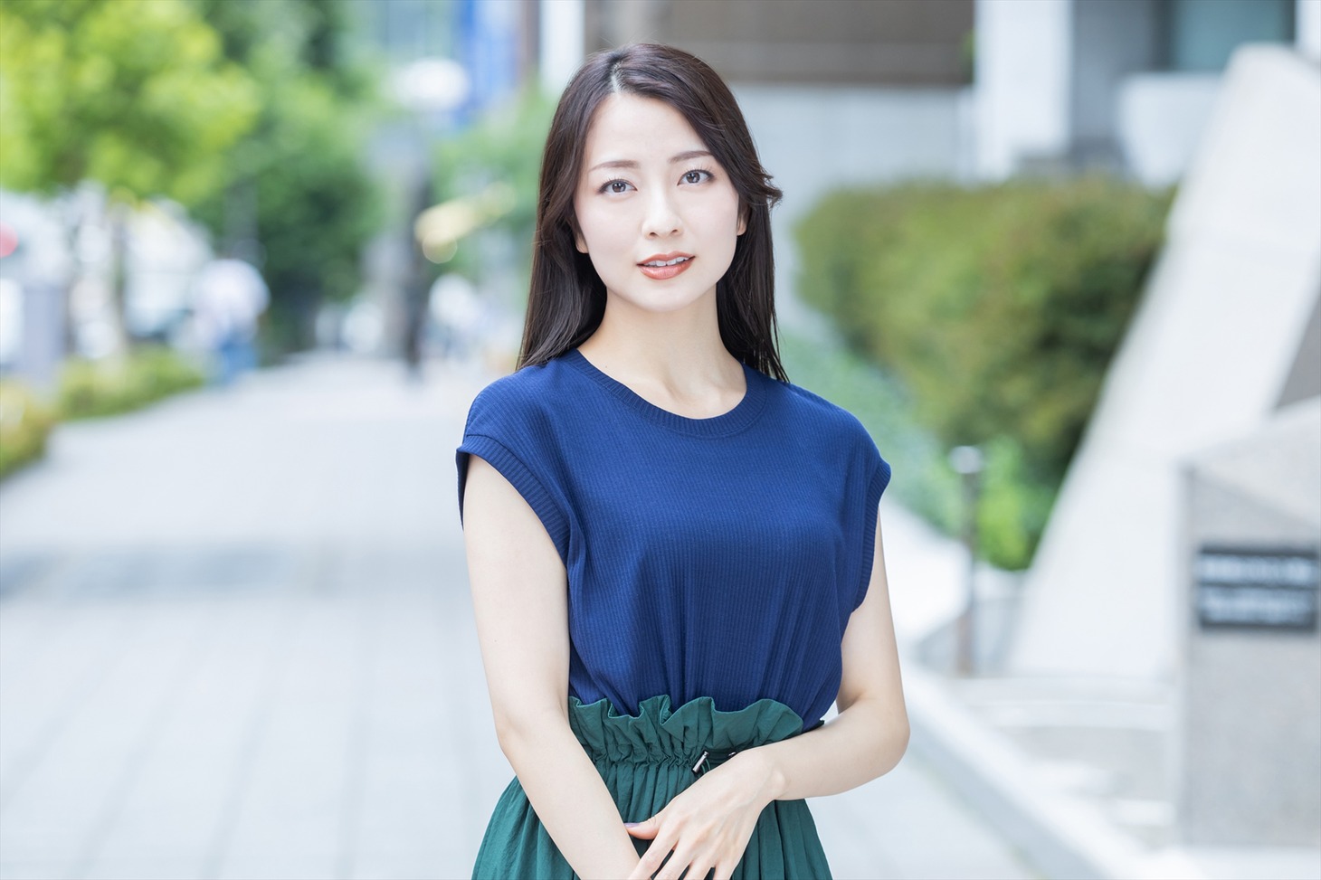 中条麗佳を演じる小島梨里杏。