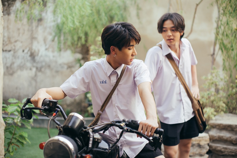 「卒業 ～Tell the World I Love You～」場面写真