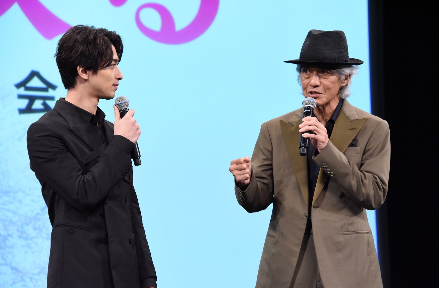 「春に散る」完成披露試写会の様子。
