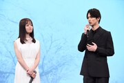 左から橋本環奈、横浜流星。