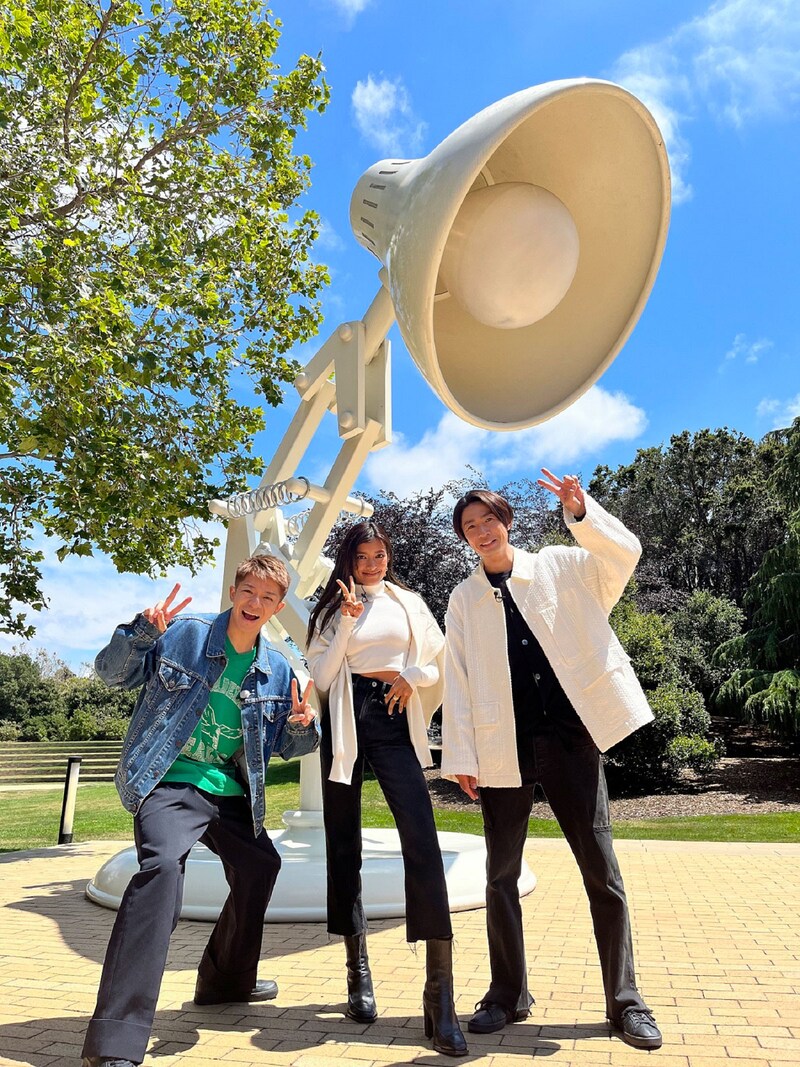 左から岸優太、ローラ、相葉雅紀。(c)フジテレビ