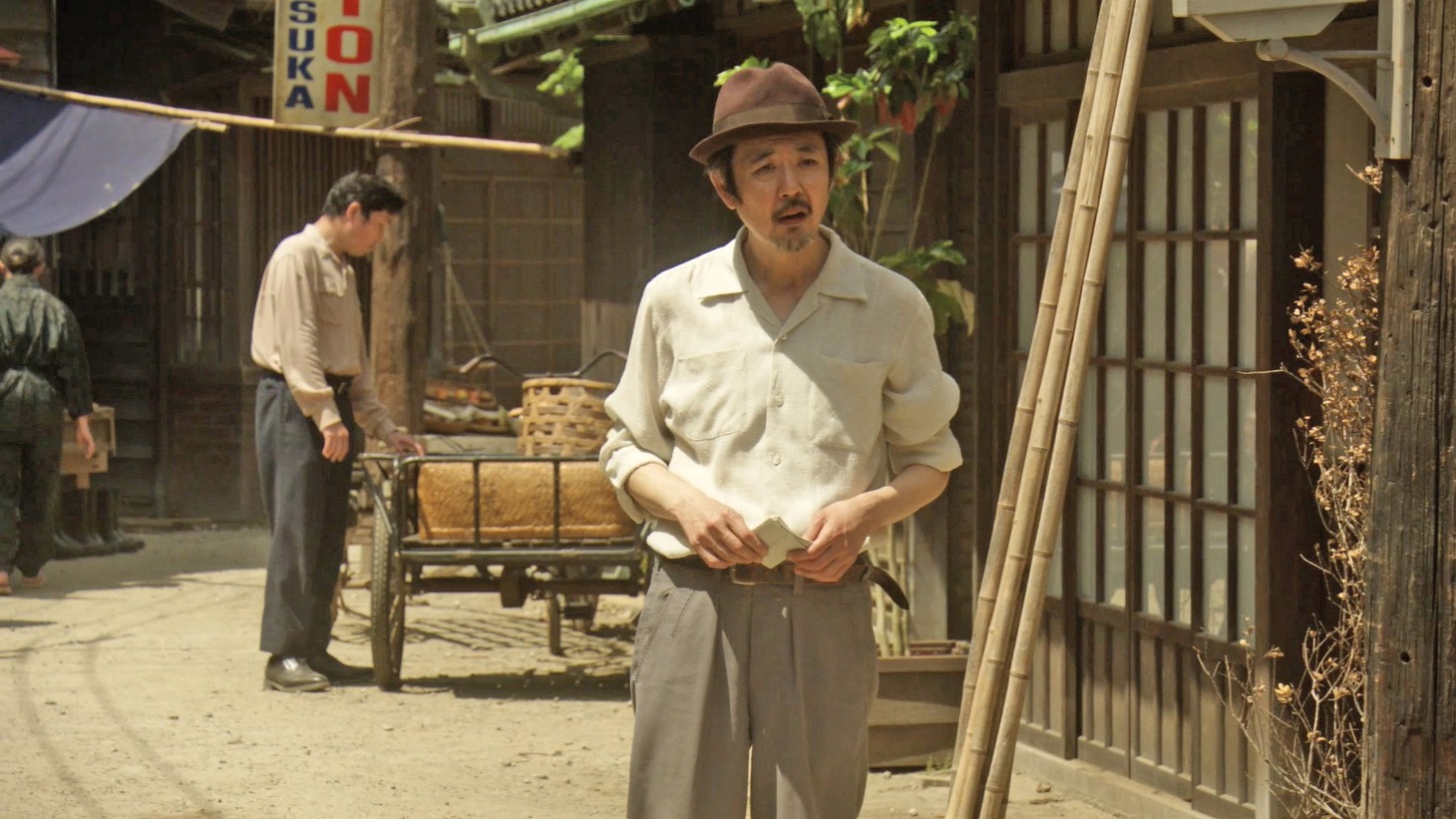 「軍港の子 ～よこすかクリーニング 1946～」より、岡部たかし演じる川合雄造。