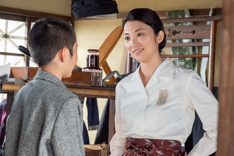 「軍港の子 ~よこすかクリーニング 1946~」より、田中麗奈演じる小川良枝。