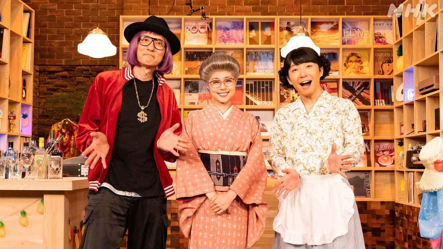 「おげんさんのサブスク堂」より、左から松重豊、有村架純、星野源（写真提供：NHK）。