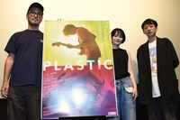 「PLASTIC」の公開記念舞台挨拶の様子。左から宮崎大祐、小川あん、井手健介。