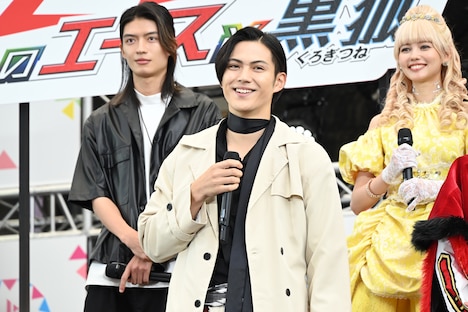 簡秀吉（手前）