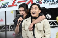 左から杢代和人、簡秀吉。