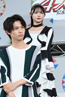 手前から佐藤瑠雅、青島心。