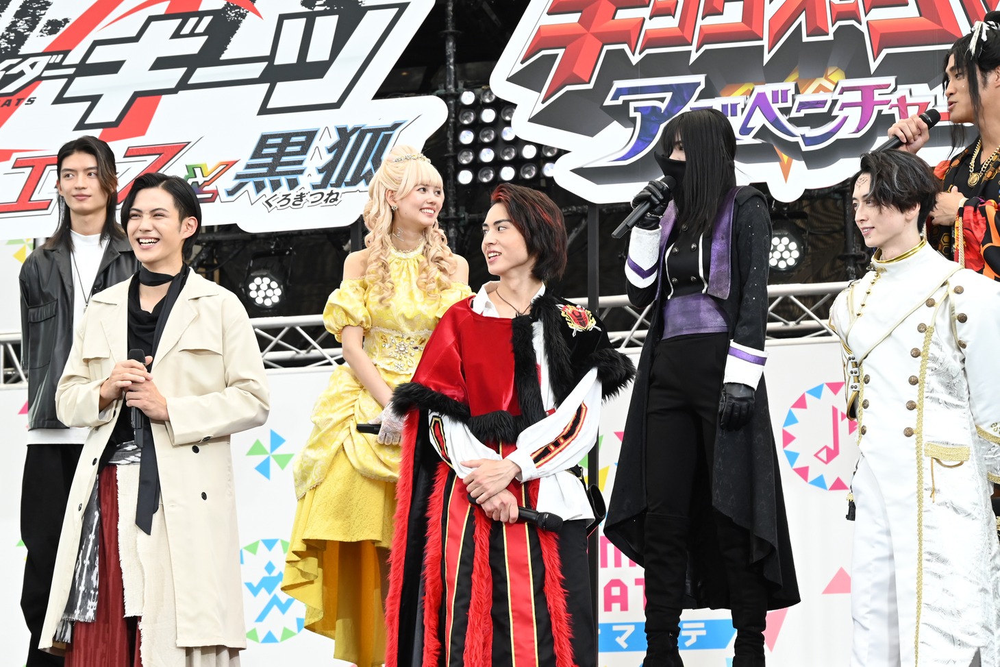 「仮面ライダーギーツ 4人のエースと黒狐」「王様戦隊キングオージャー アドベンチャー・ヘブン」公開直前スペシャルイベントの様子。