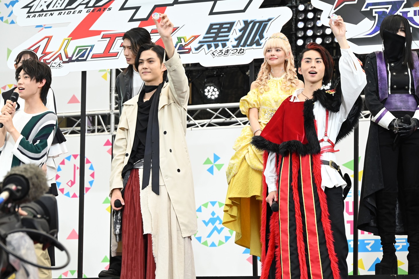 「仮面ライダーギーツ 4人のエースと黒狐」「王様戦隊キングオージャー アドベンチャー・ヘブン」公開直前スペシャルイベントの様子。