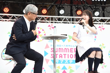 左から堤幸彦、畑芽育。