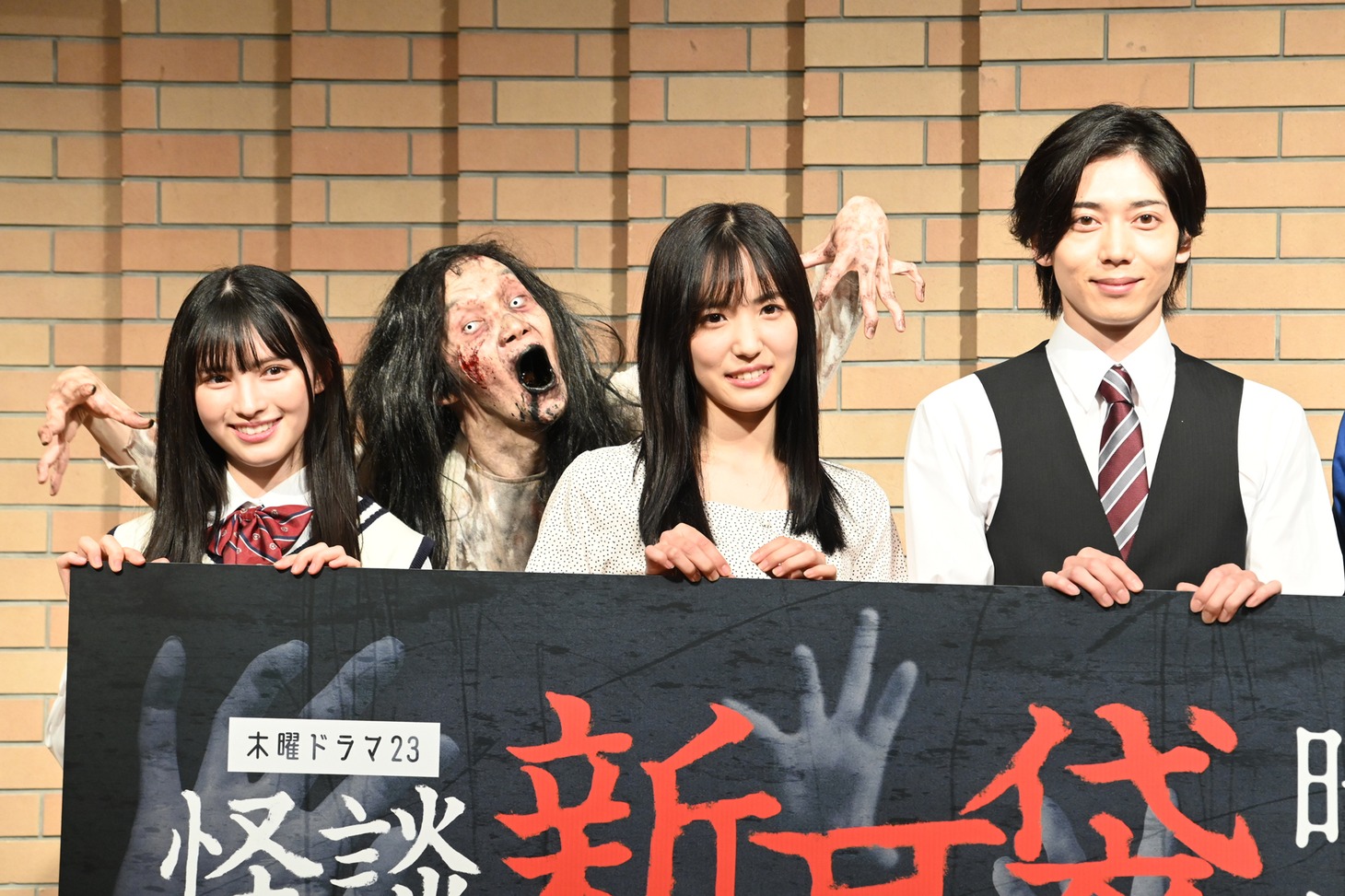 左から菅田愛貴、幽霊、下尾みう、染谷俊之。