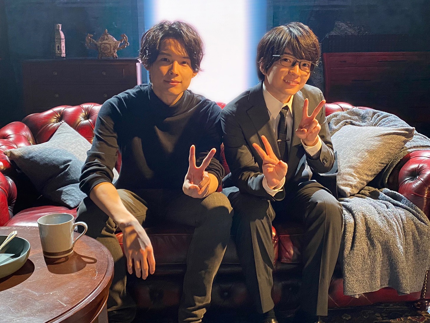 TELASAオリジナルコンテンツ「ノキドア ドキュメント」より、松村北斗（左）と西畑大吾（右）。