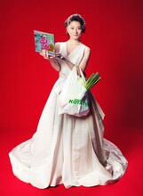 小池栄子扮する深堀万里江。