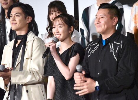 左から簡秀吉、工藤遥、長田庄平。