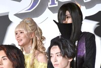 左から村上愛花、平川結月。