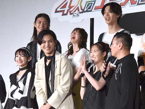 「仮面ライダーギーツ 4人のエースと黒狐」「王様戦隊キングオージャー アドベンチャー・ヘブン」初日舞台挨拶の様子。