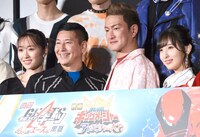 左から工藤遥、長田庄平、中村獅童、佐倉綾音。