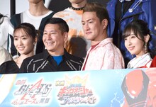 左から工藤遥、長田庄平、中村獅童、佐倉綾音。