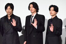 左から大沢たかお、山崎賢人、吉沢亮。