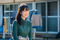 田中優子役の佐々木心音。