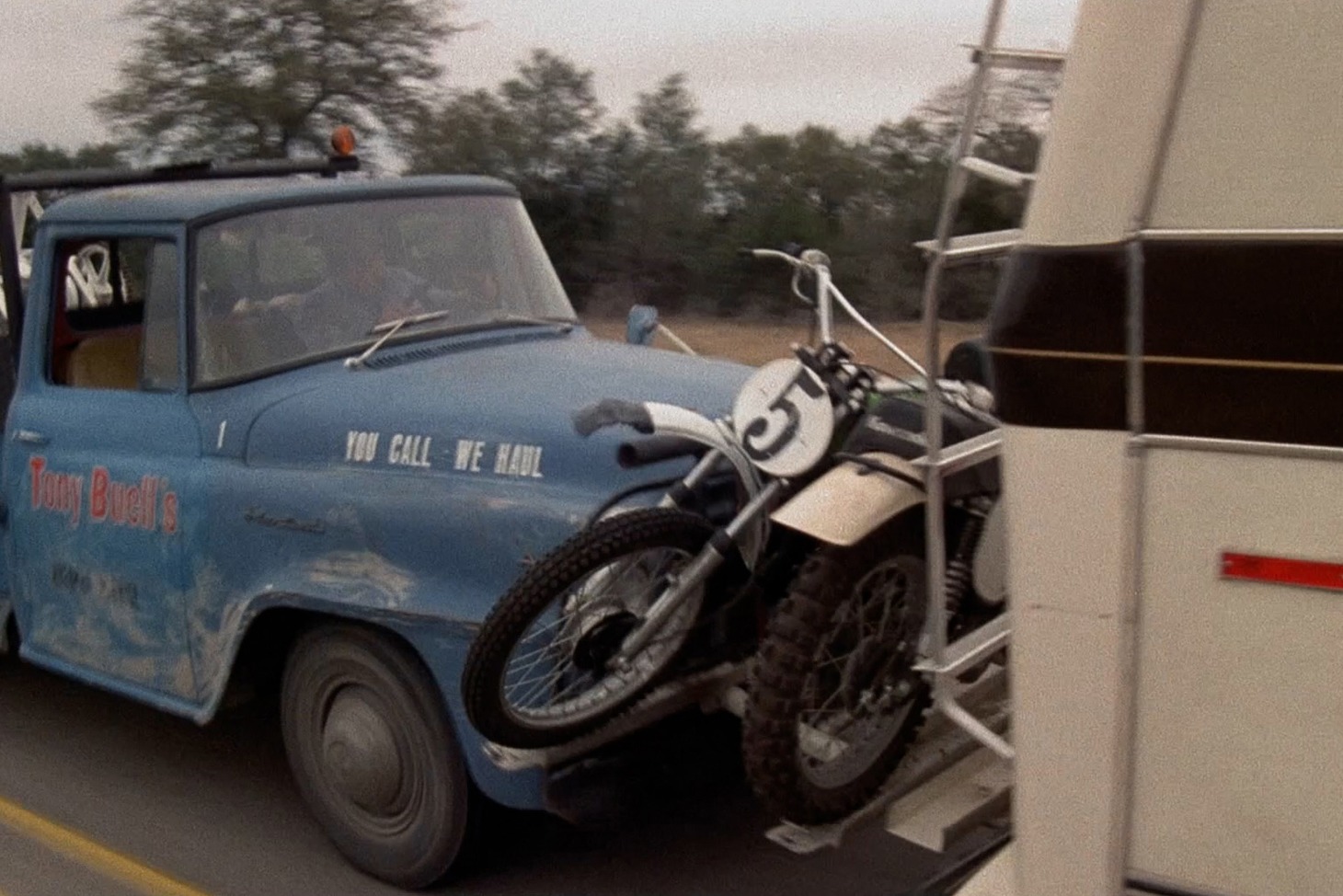 「悪魔の追跡」新場面写真