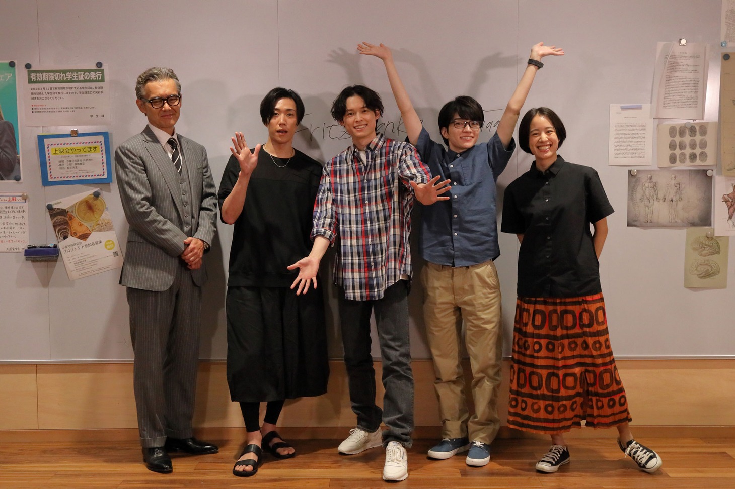 左から渡部篤郎、早乙女太一、松村北斗、西畑大吾、石橋静河。